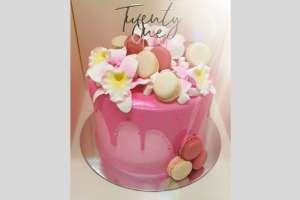 brisbane custom birthday drip cake