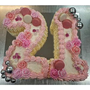 21 number cake with roses and macaroons