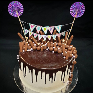 birthday mudcake with chocolate drip